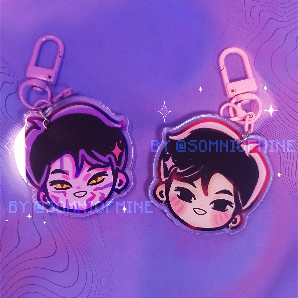 Two cartoon character keychains on a purple background with 'BY @SOMNIOX' text.